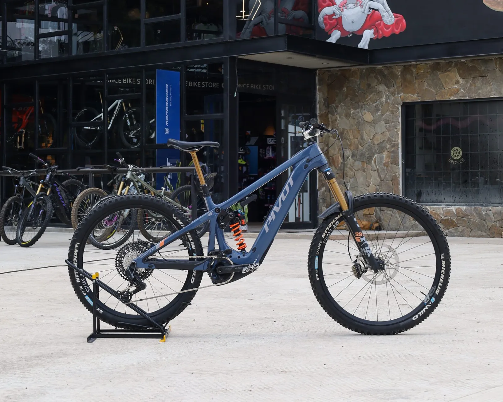 Pivot Shuttle Bosch LT PRO 2025 Blue