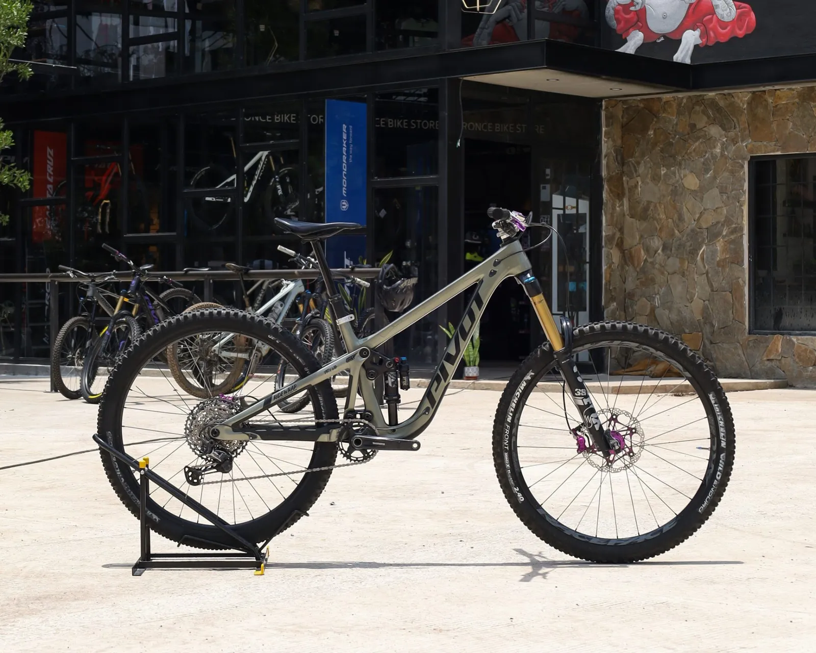 Pivot Firebird Green